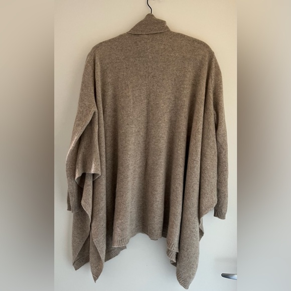Cashmere Elegant Beige Poncho Turtleneck - Picture 3 of 13